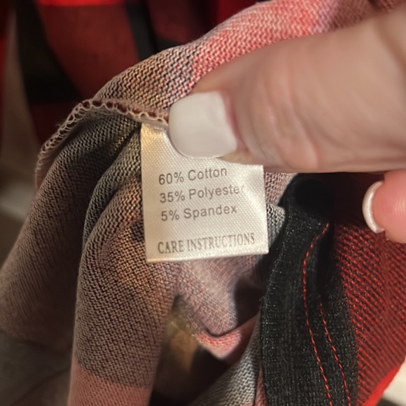 Red plaid tunic with Rose Gold sequin pocket accent by Grace & Emma Size Medium - Picture 7 of 9